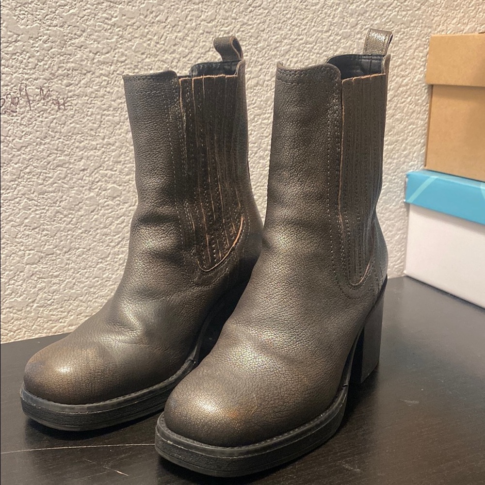 Kenneth Cole New York Black Heeled Boots with Chunky Heel